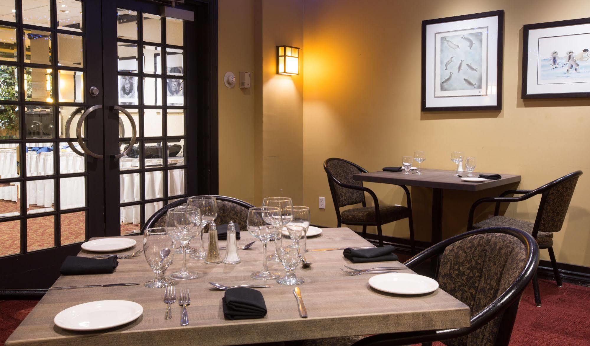 The Frobisher Inn 이칼루이트 외부 사진